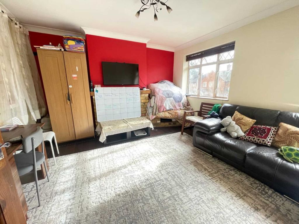 2 bed flat to rent in Beechwood Avenue, Uxbridge UB8 Zoopla