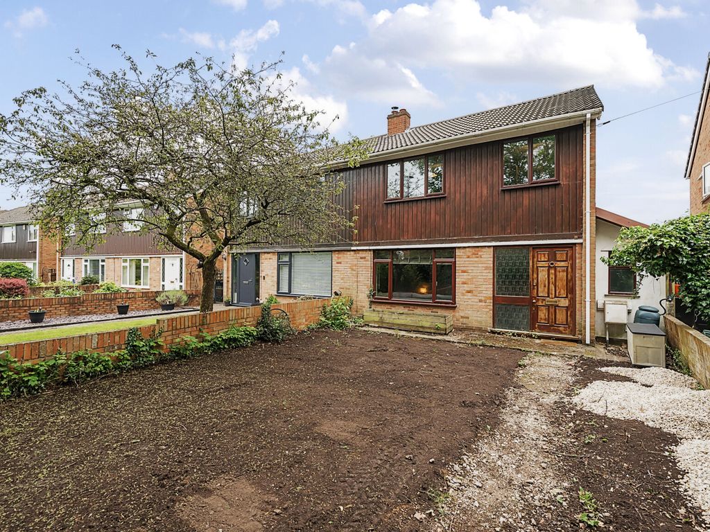 3 bed semidetached house for sale in High Street, Winterbourne