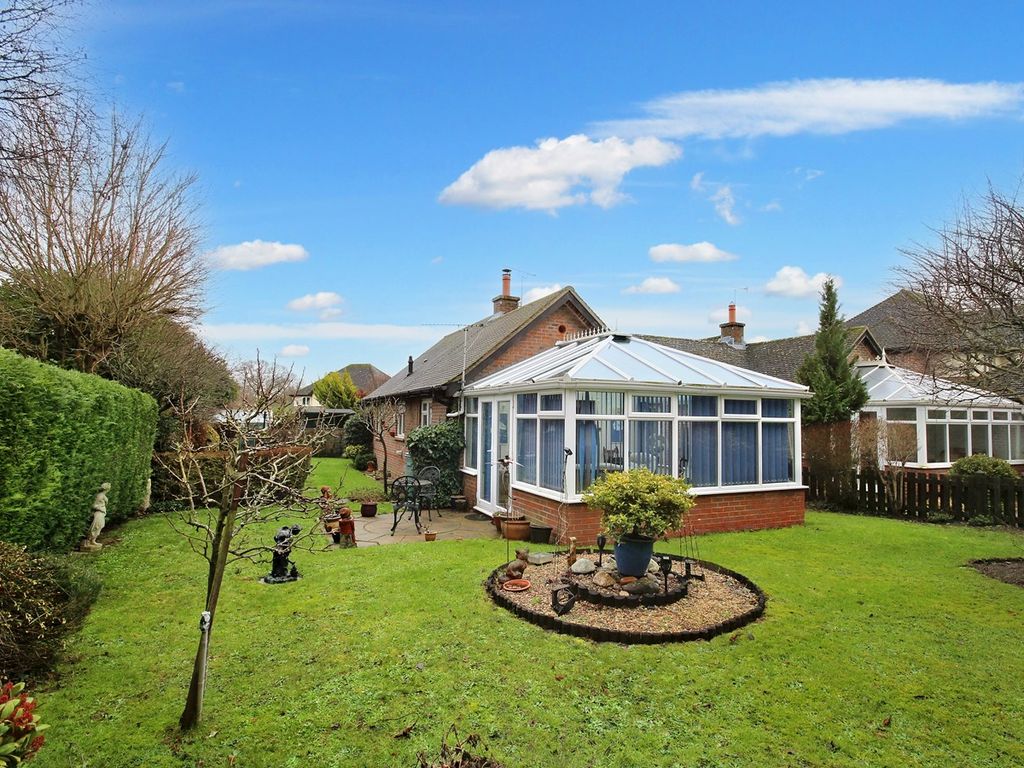 2 bed semidetached bungalow for sale in Furlay Close, Letchworth