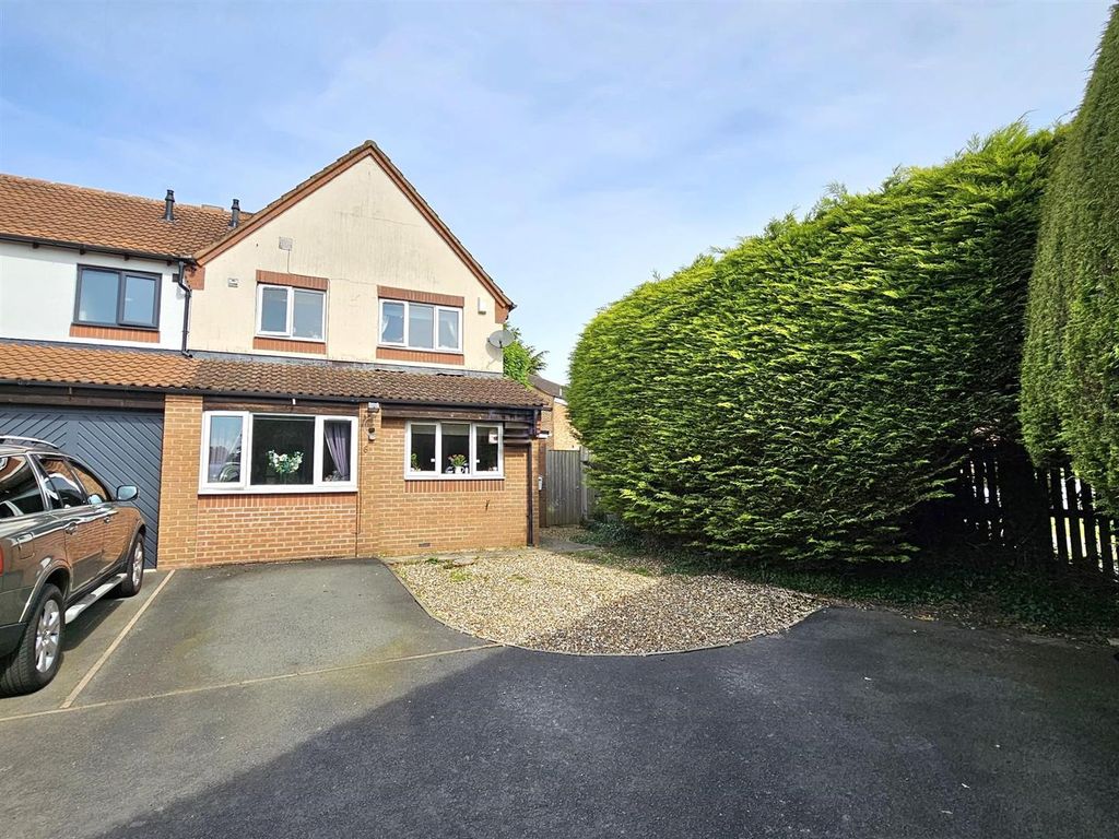 3 bed semidetached house for sale in Blenheim Drive, Newent GL18, £
