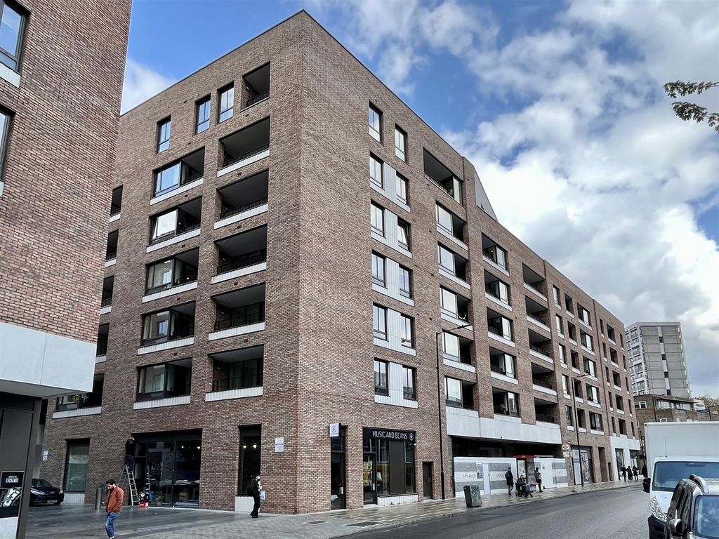2 bed flat to rent in Hackney Road, London E2, £3,499 pcm Zoopla