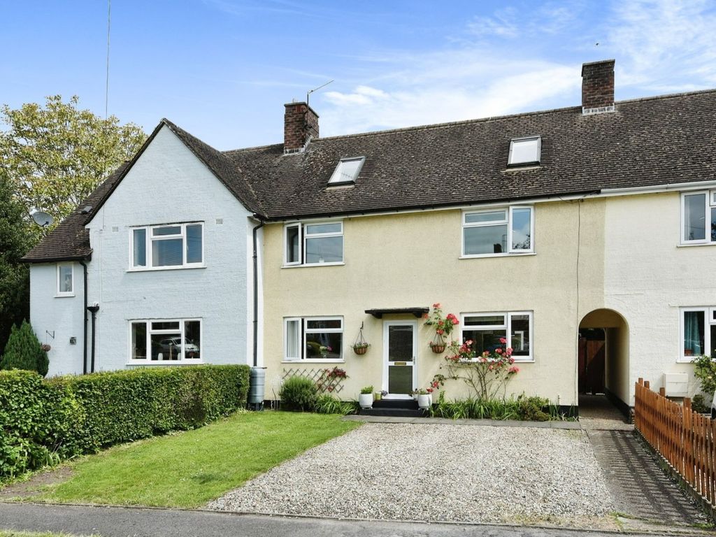 5 bed terraced house for sale in Chestnut Crescent, Newbury RG14 Zoopla