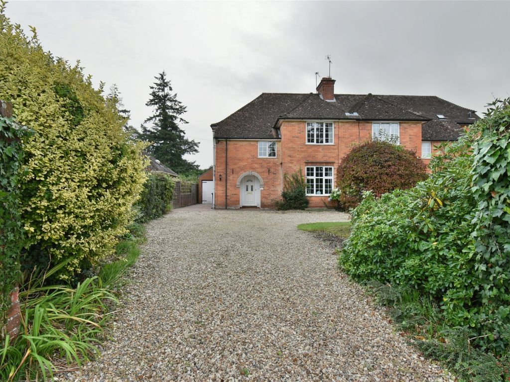 3 bed semidetached house for sale in Andover Road, Newbury RG14, £