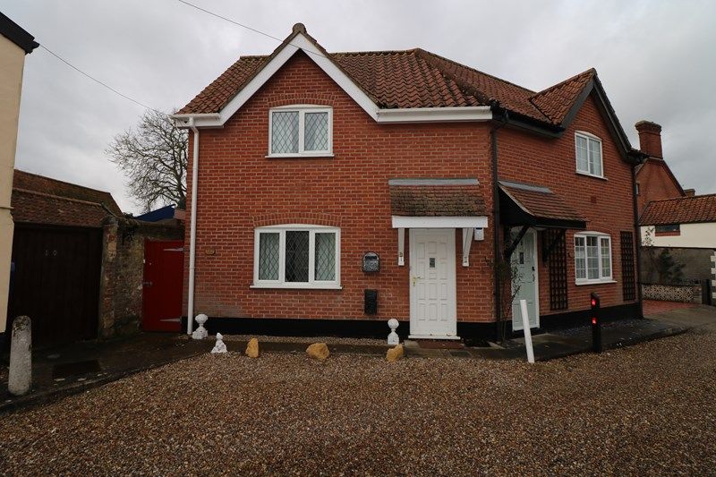 1 bed semidetached house to rent in Damgate Court, Damgate Street