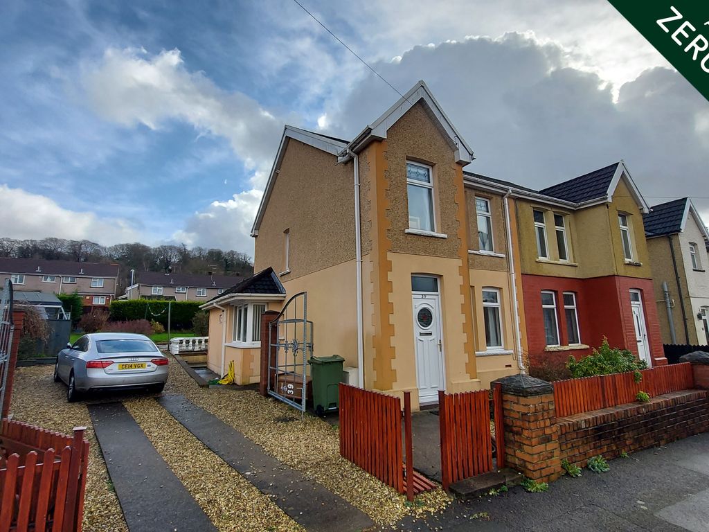 3 bed semidetached house to rent in Mill Road, Pontllanfraith