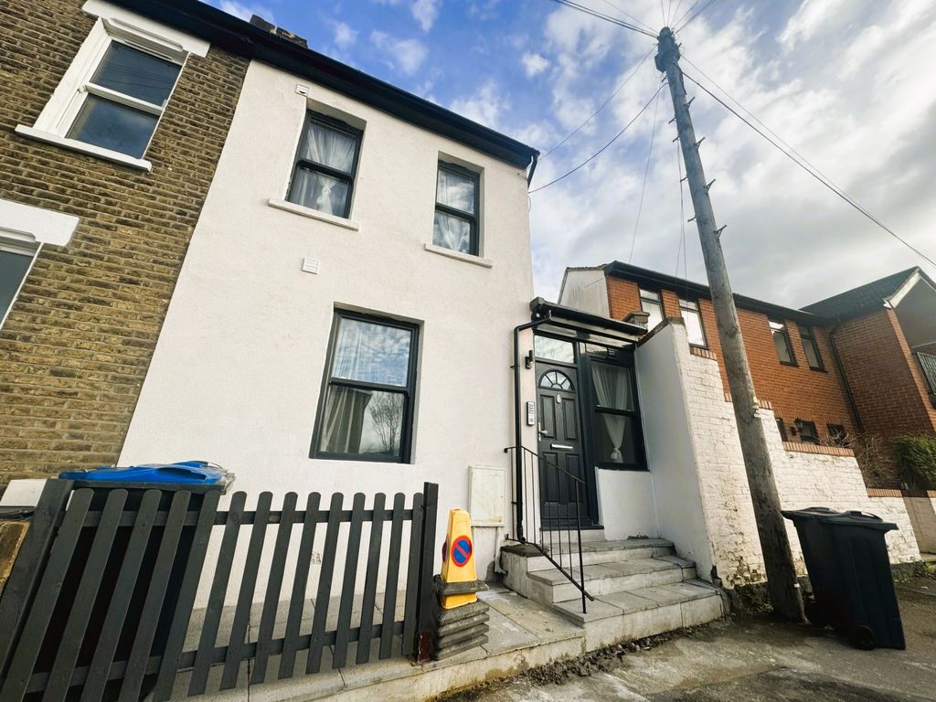 2 bed flat to rent in Sussex Road, South Croydon CR2, £1,595 pcm Zoopla