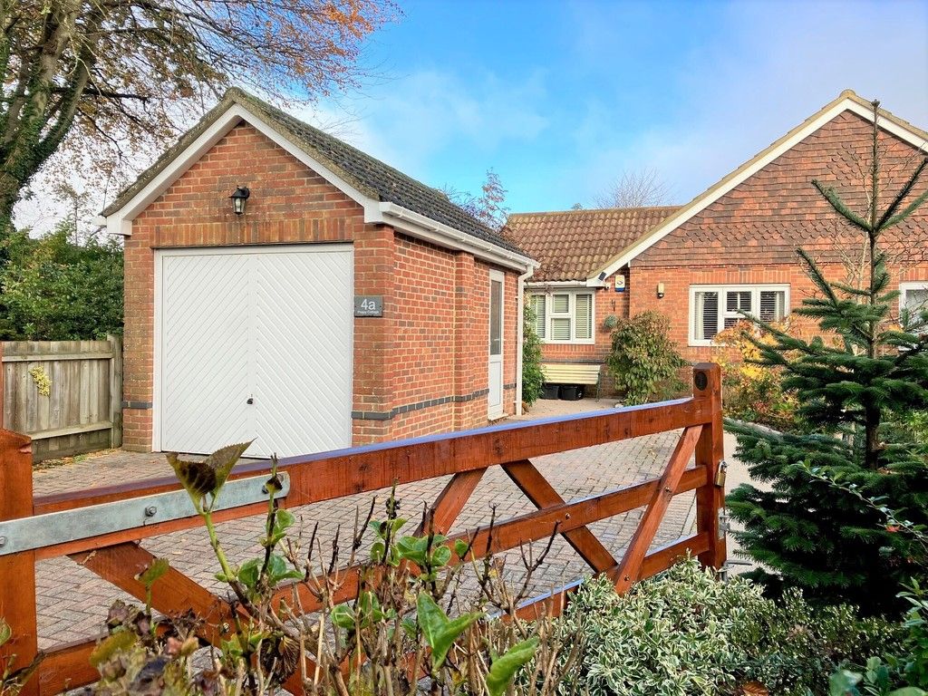 3 bed semidetached bungalow for sale in Cull Lane, New Milton BH25