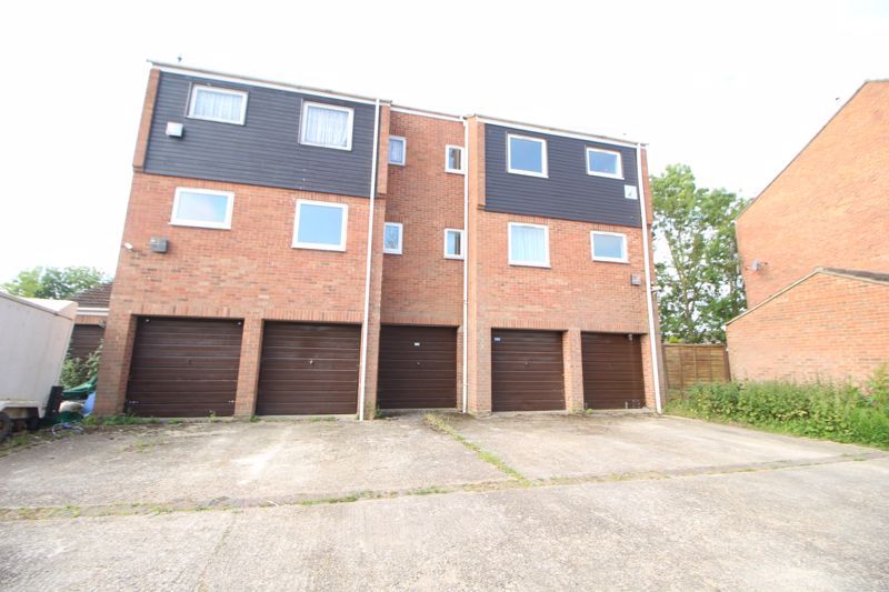 2 bed flat to rent in Rochfords Gardens, Slough SL2 Zoopla