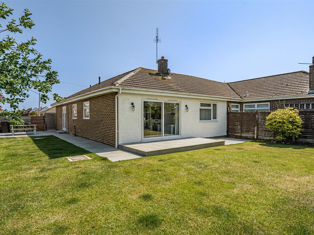 3 bed semidetached bungalow for sale in Ledbury Way, Nyetimber, Bognor