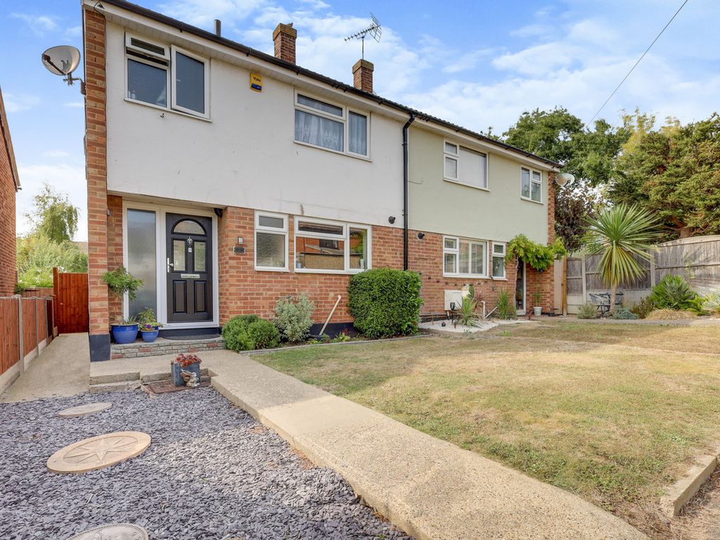 3 bed semidetached house for sale in Epping Close, LeighOnSea SS9