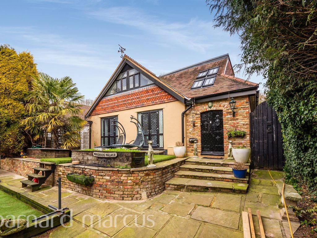 6 bed detached house for sale in Hook Hill, Sanderstead, South Croydon CR2 Zoopla