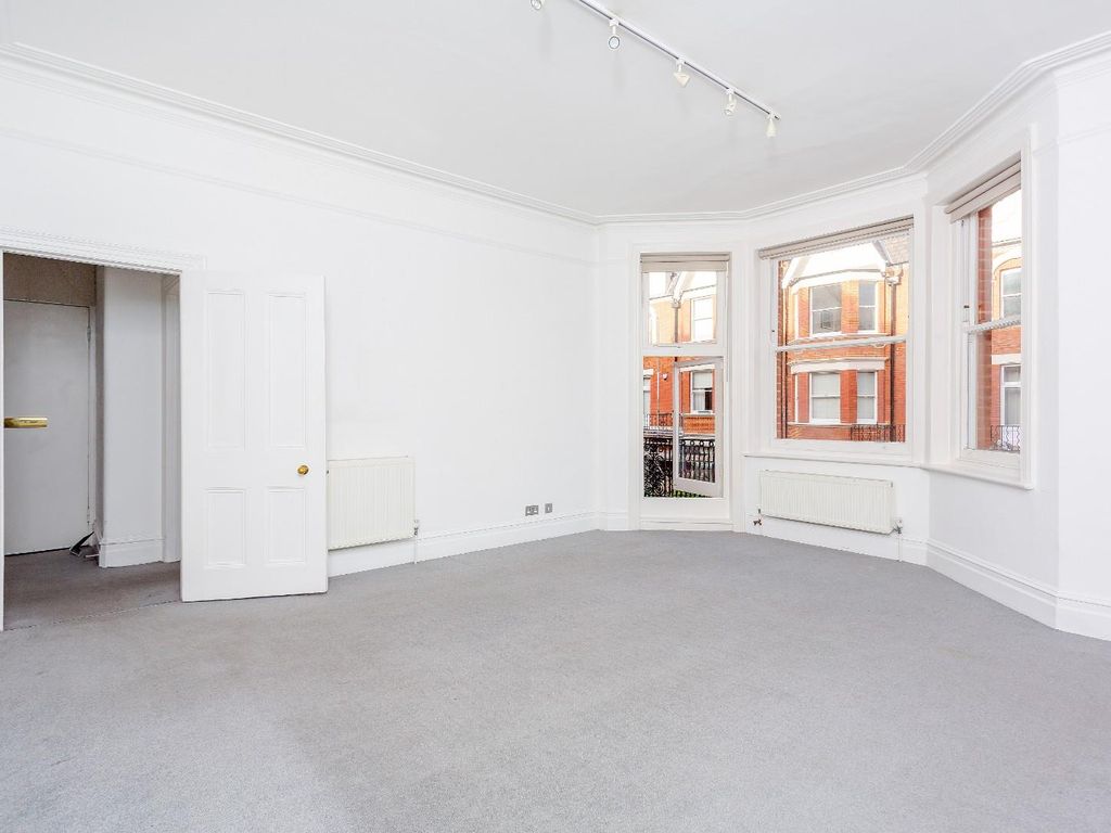 3 bed flat to rent in Antrim Road, London NW3, £3,250 pcm Zoopla