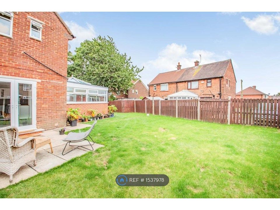 3 bed semidetached house to rent in Essex Place, Tyldesley, Manchester