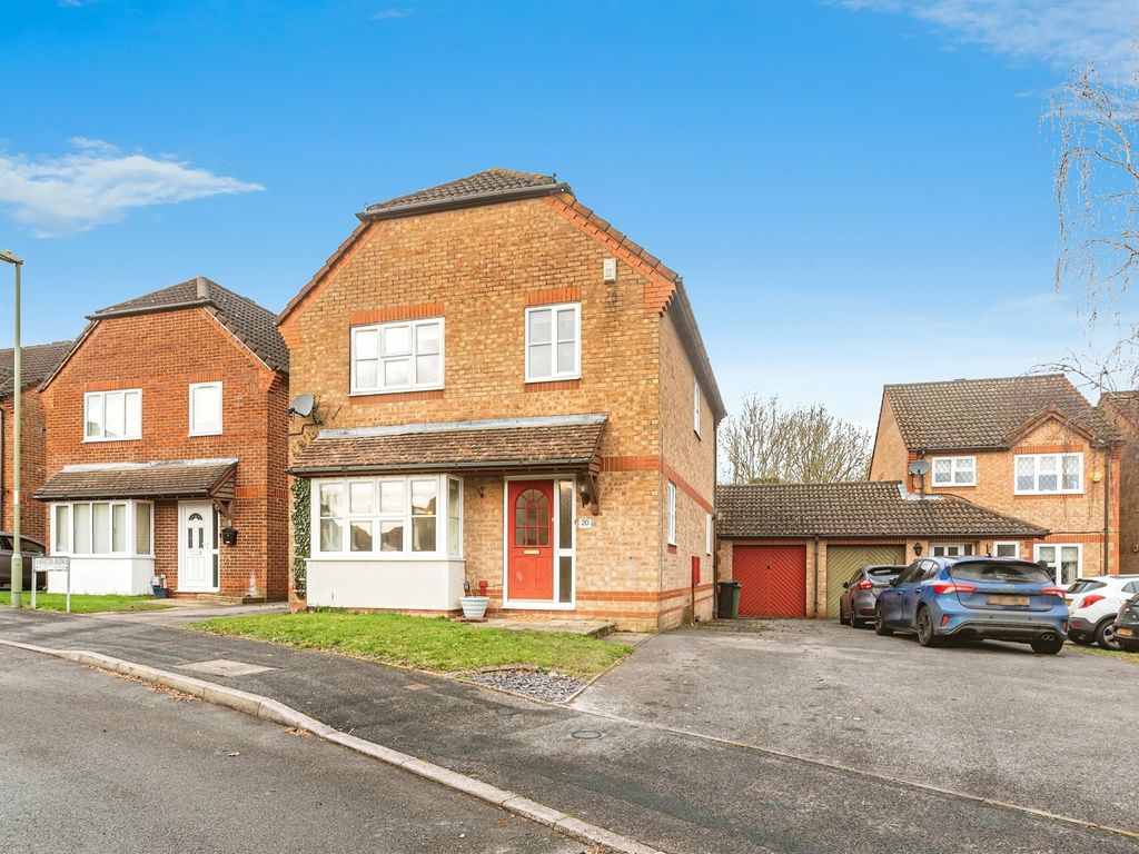 4 bed detached house for sale in Sheraton Avenue, Basingstoke RG22, £
