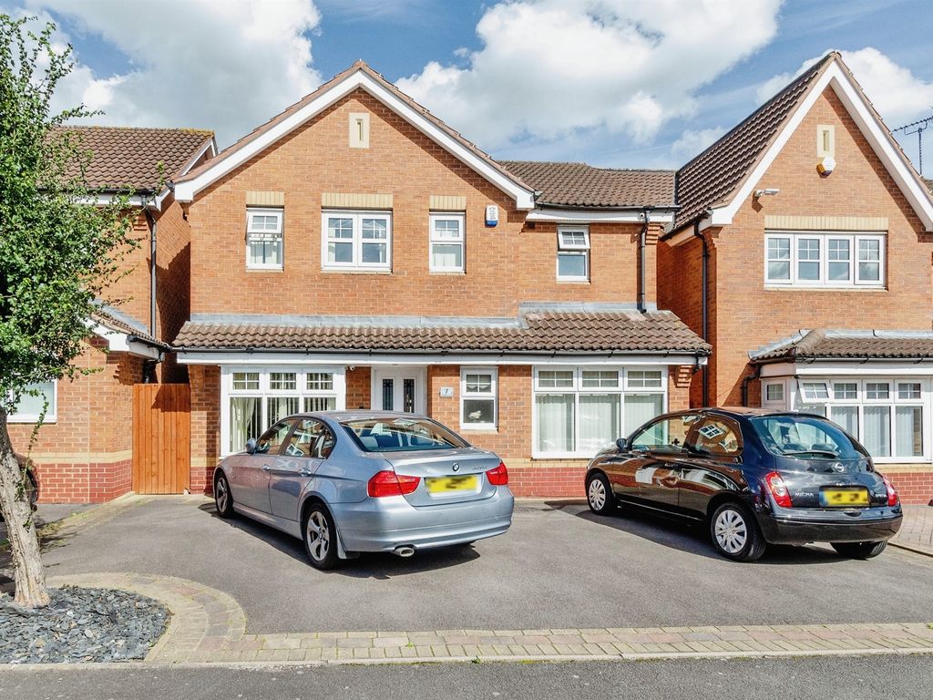 4 bed detached house for sale in Lavender Close, Walsall WS5, £400,000