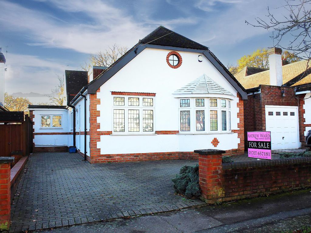 4 bed detached bungalow for sale in Oakmere Lane, Potters Bar EN6, £