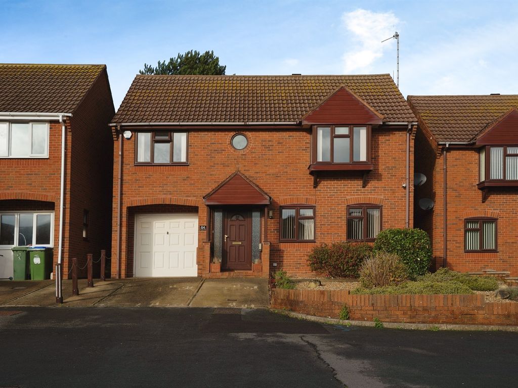 3 bed detached house for sale in Court Farm Road, Newhaven BN9, £