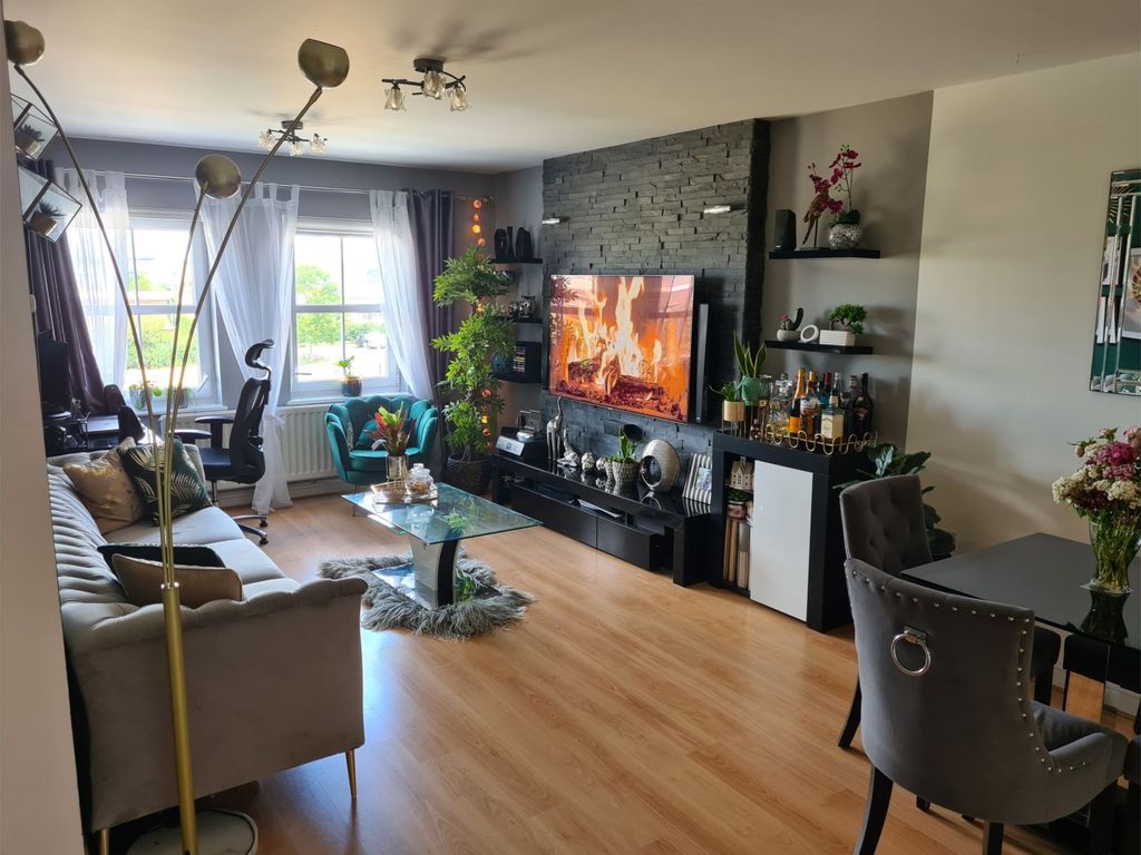 2 bed flat for sale in Rainbow Road, Erith DA8, £270,000 Zoopla