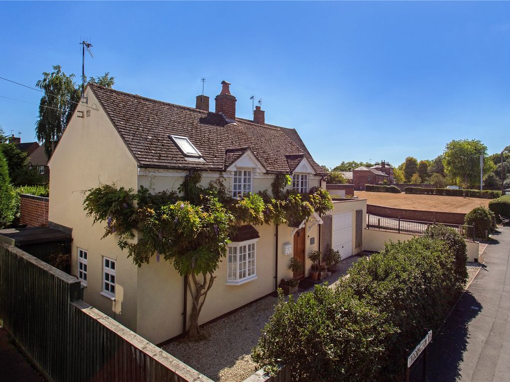 2 bed detached house for sale in Tiddington Road, Tiddington, Stratford