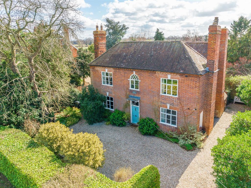 5 bed detached house for sale in Guarlford Road, Malvern WR14, £795,000