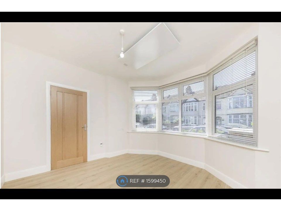 2 bed flat to rent in Park Avenue, Mitcham CR4 Zoopla