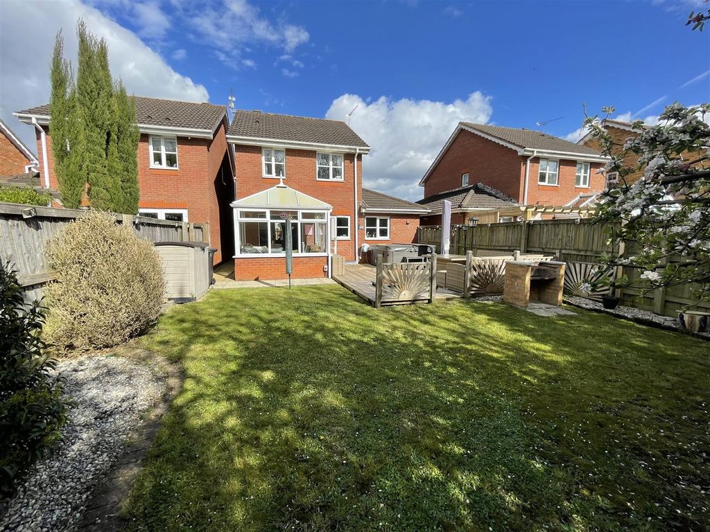 3 bed detached house for sale in Thetford Way, Taw Hill, Swindon SN25