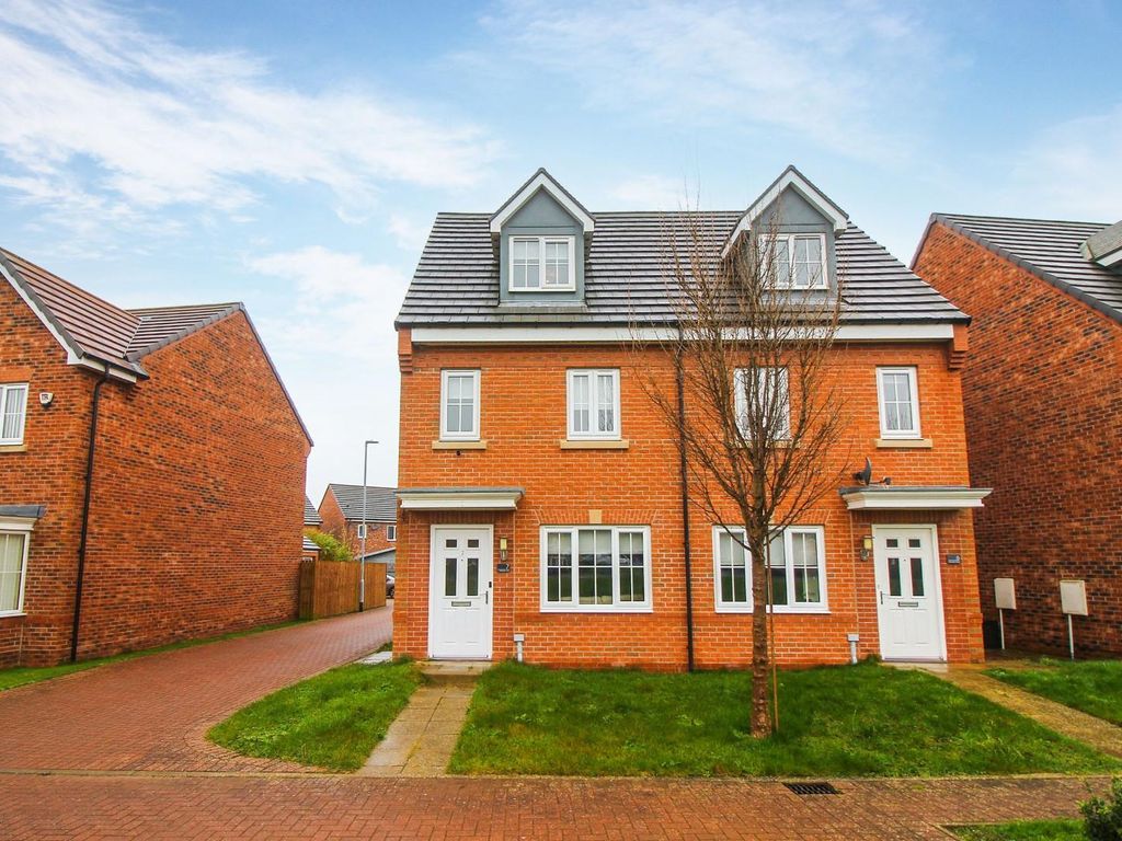 3 bed town house for sale in Palladian Walk, Seaton Delaval, Whitley Bay NE25, £195,000 Zoopla