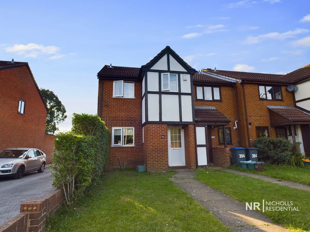 3 bed property for sale in Hook Road, Chessington, Surrey. KT9, £