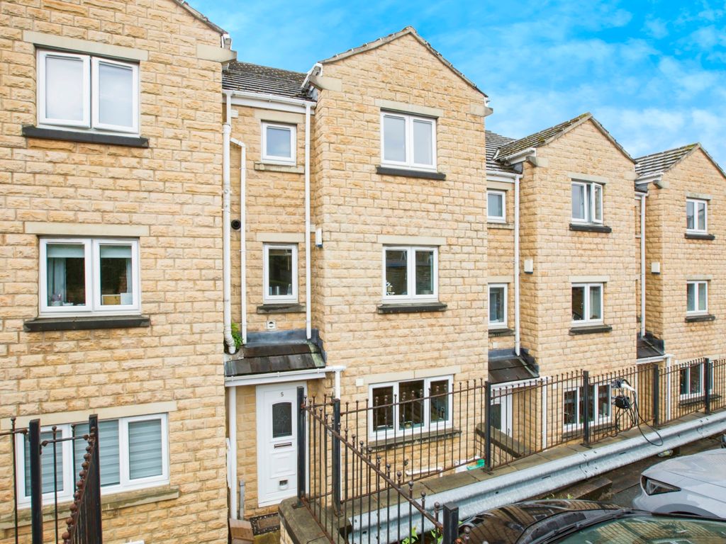 4 bed town house for sale in Victoria Avenue, Sowerby Bridge, West