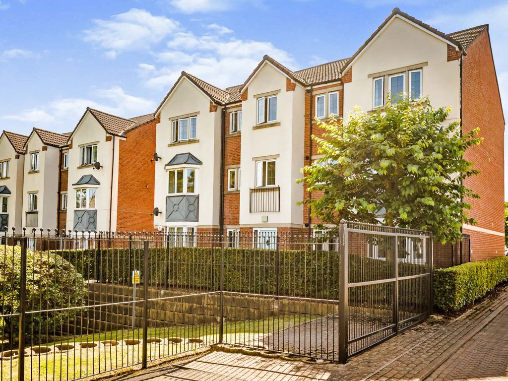 2 bed flat for sale in Fielding Way, Morley, Leeds, West Yorkshire LS27