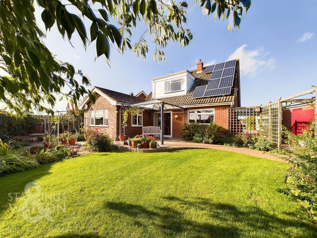 3 bed property for sale in Christine Avenue, Lingwood, Norwich NR13, £