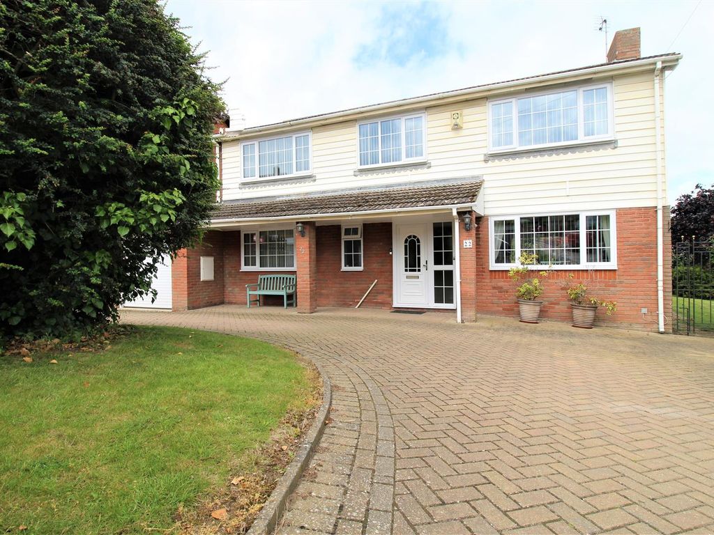 5 bed property for sale in Seaside Avenue, Minster On Sea, Sheerness