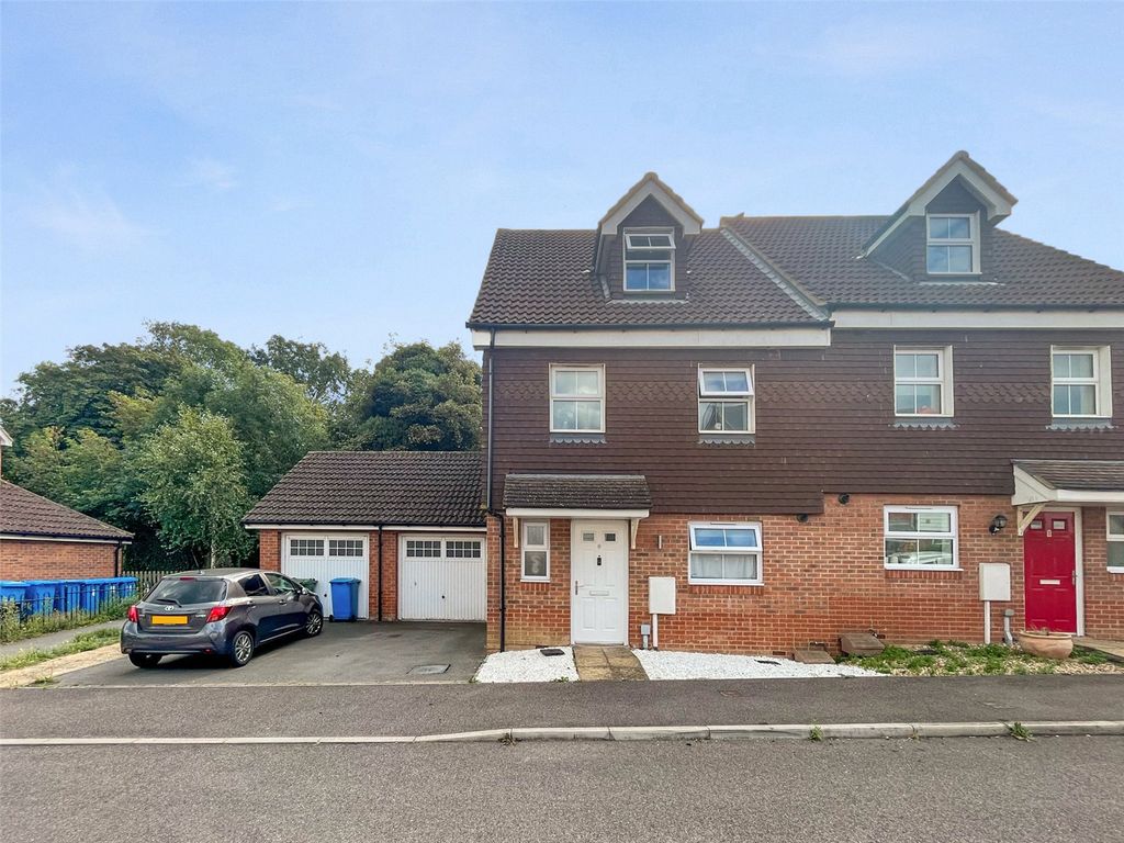 4 bed semidetached house for sale in Cliffhouse Avenue, Minster On Sea