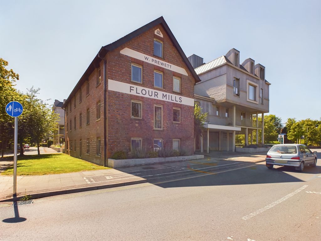 2 bed flat for sale in Mill Bay Lane, Horsham, West Sussex RH12 Zoopla