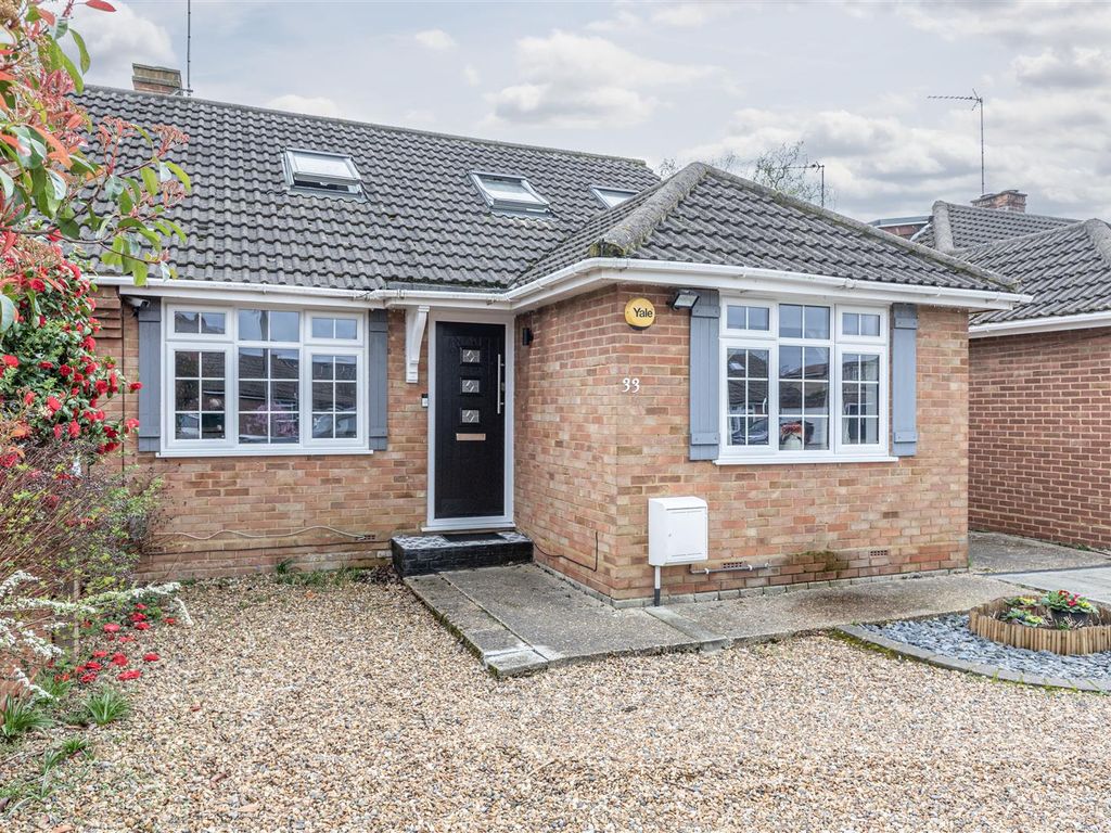 4 bed semidetached bungalow for sale in Foxlake Road, Byfleet, West