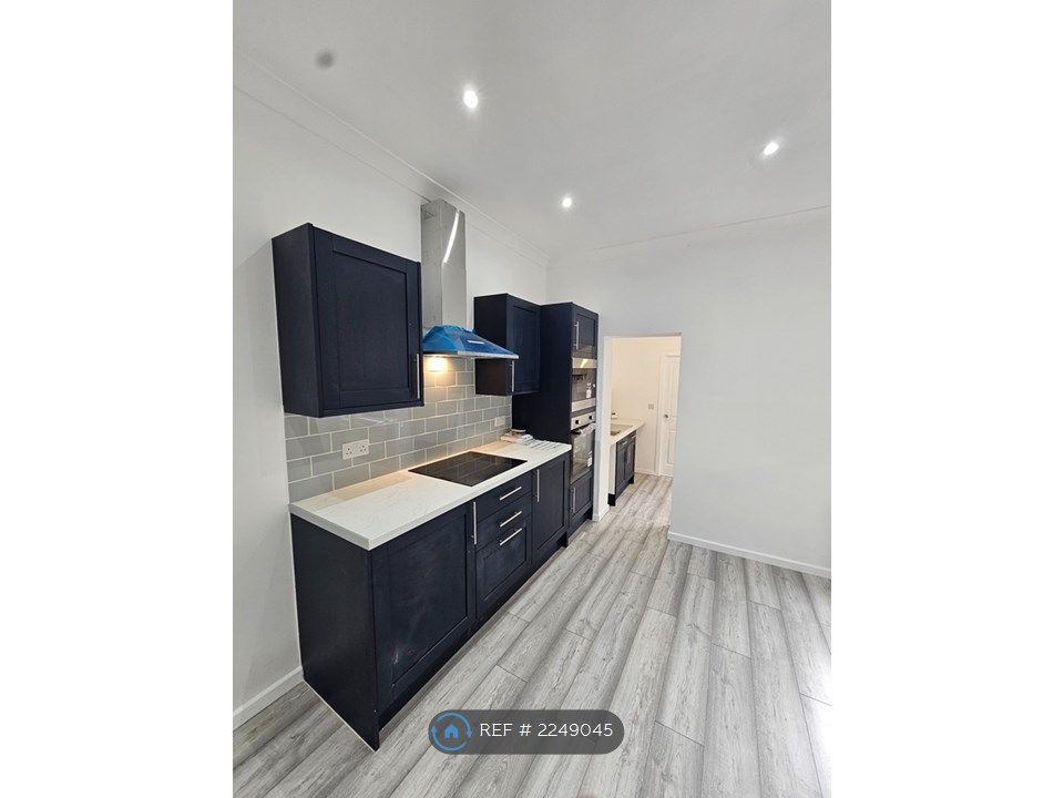 3 bed terraced house to rent in Badger Avenue, Crewe CW1, £900 pcm Zoopla