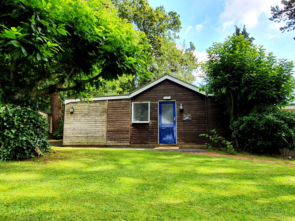 Office to let in The Island Studio, Glengorse, Battle TN33, £7,200 pa