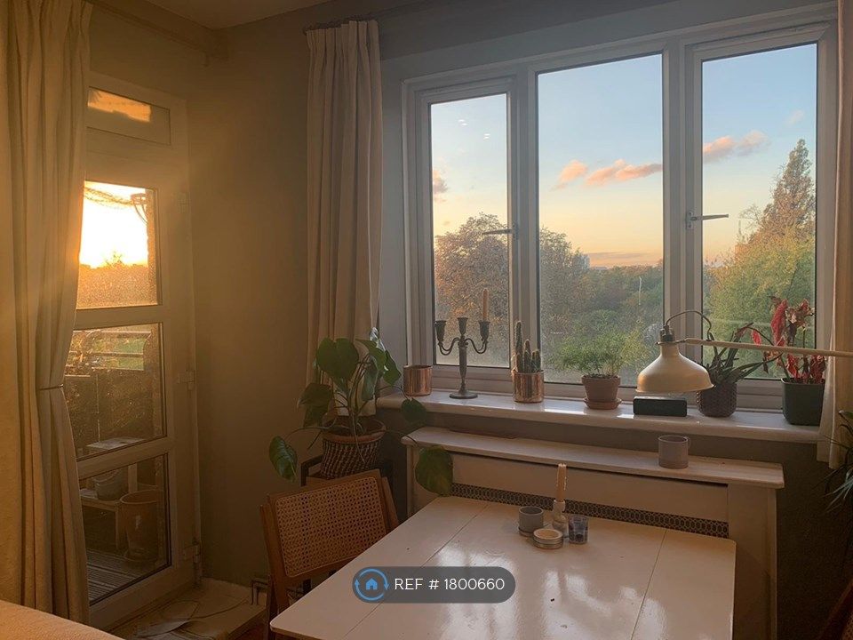 2 bed flat to rent in Stoke Newington Church Street, London N16, £1,800