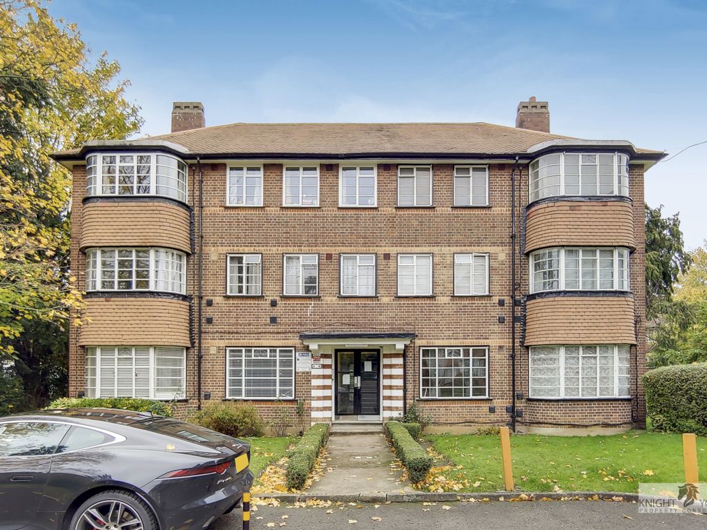 Cresta Court Hanger Ln W5  