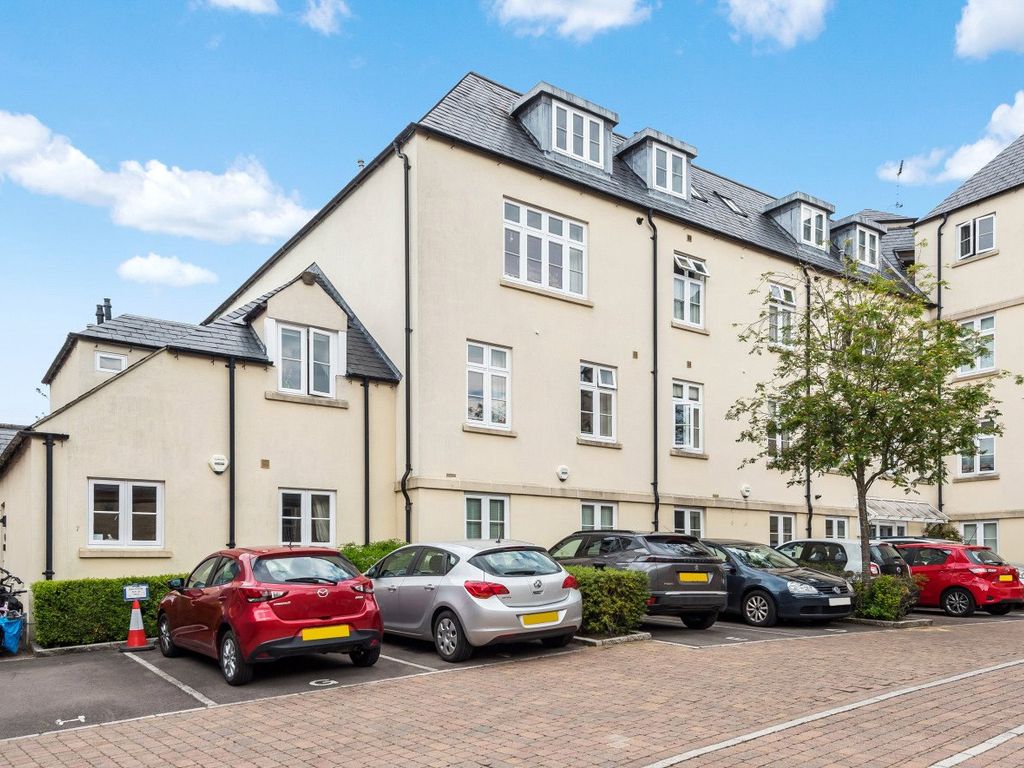 2 bed flat for sale in West Way, Cirencester, Gloucestershire GL7 Zoopla