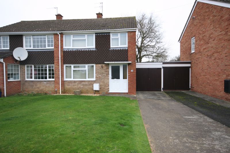 3 bed semidetached house for sale in Duncroft Road, Hucclecote