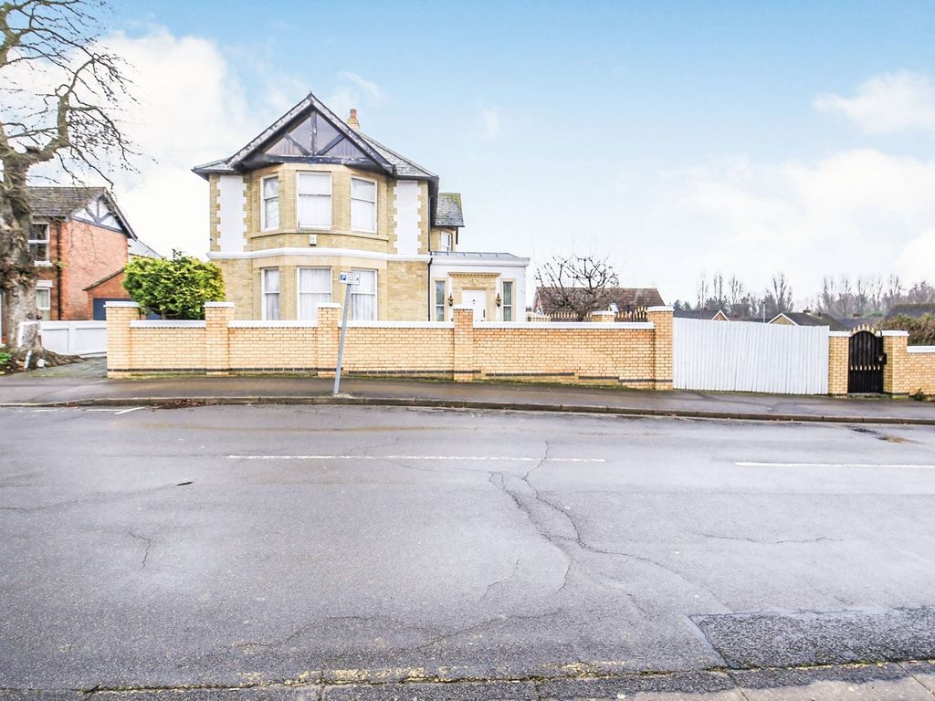 Thorpe Lea Road, Peterborough PE3