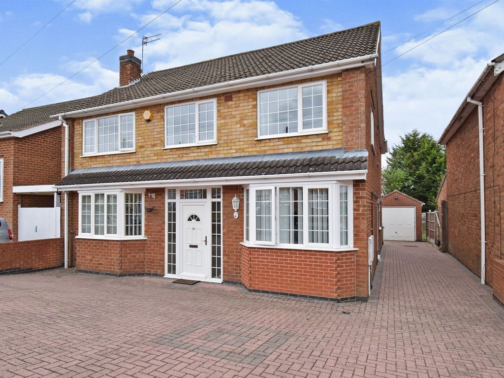 6 bed detached house for sale in Adlington Road, Oadby, Leicester LE2