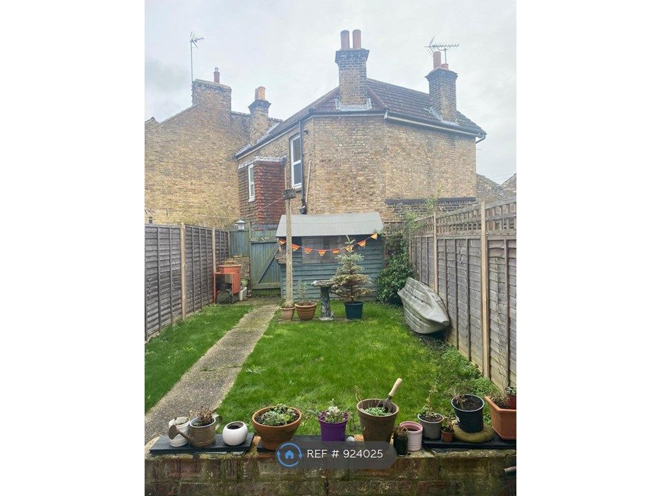 3 bed terraced house to rent in Duncan Road, Ramsgate CT11, £1,150 pcm