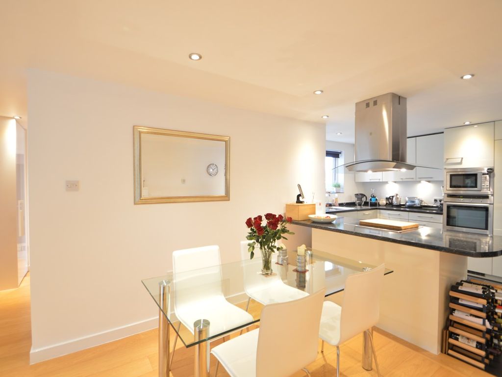 3 bed flat to rent in High Point, Weybridge KT13 Zoopla