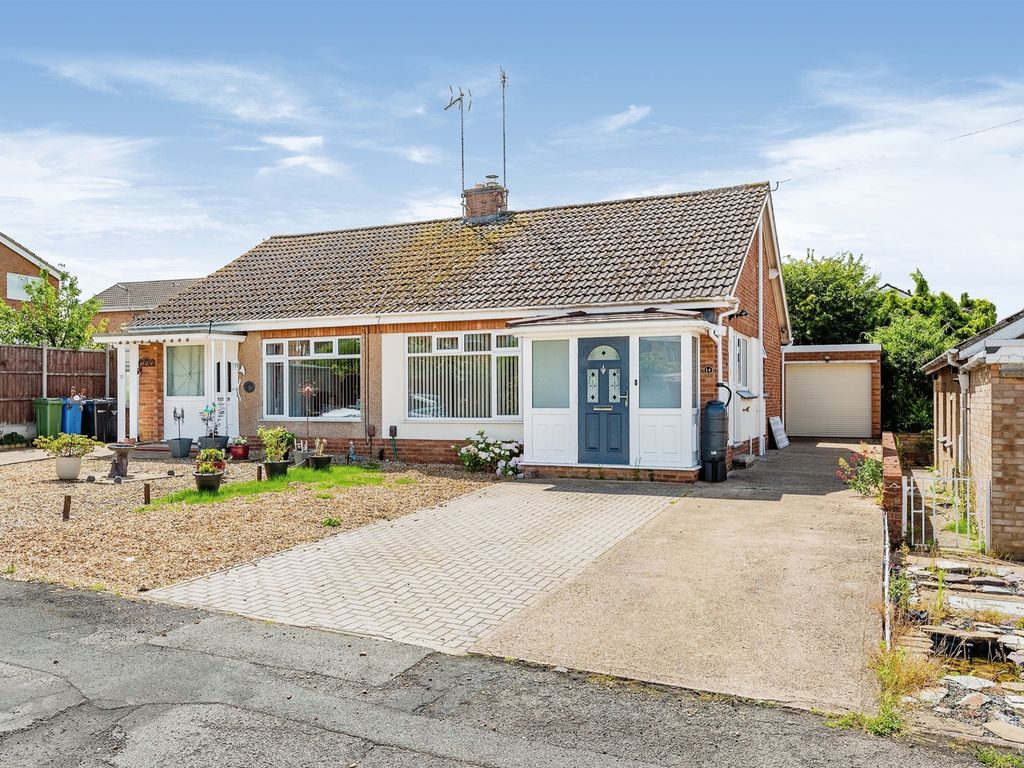 2 bed semidetached bungalow for sale in Montcalm Close, Kettering NN15