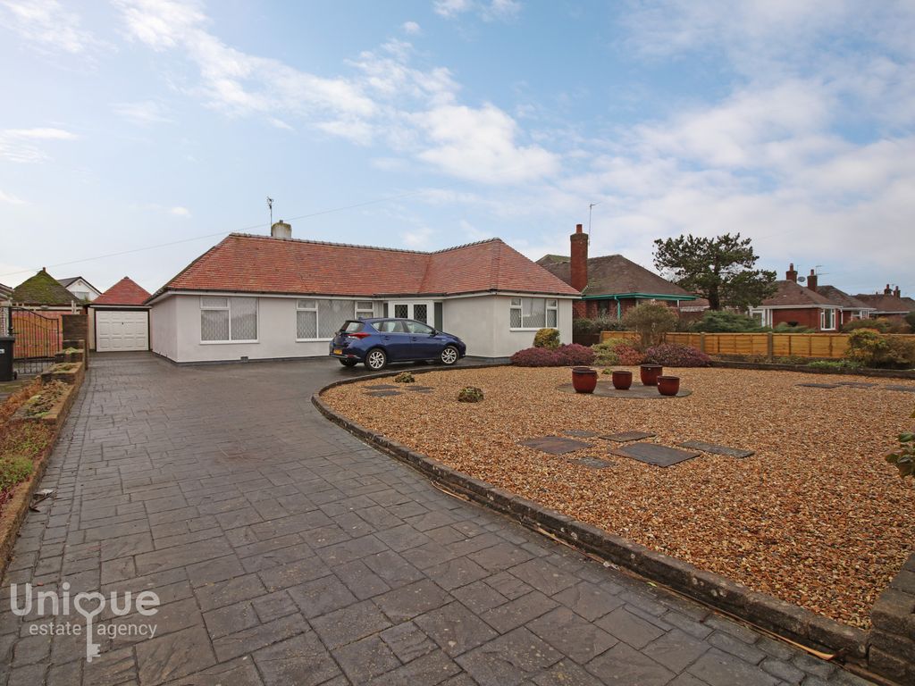 3 bed bungalow for sale in Broadway, Fleetwood FY7, £289,950 Zoopla
