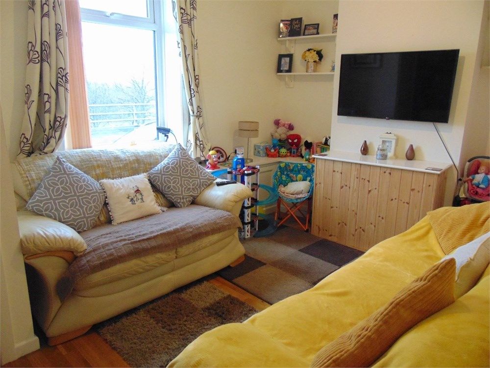 2 bed terraced house to rent in Padiham Road, Burnley BB12, £525 pcm