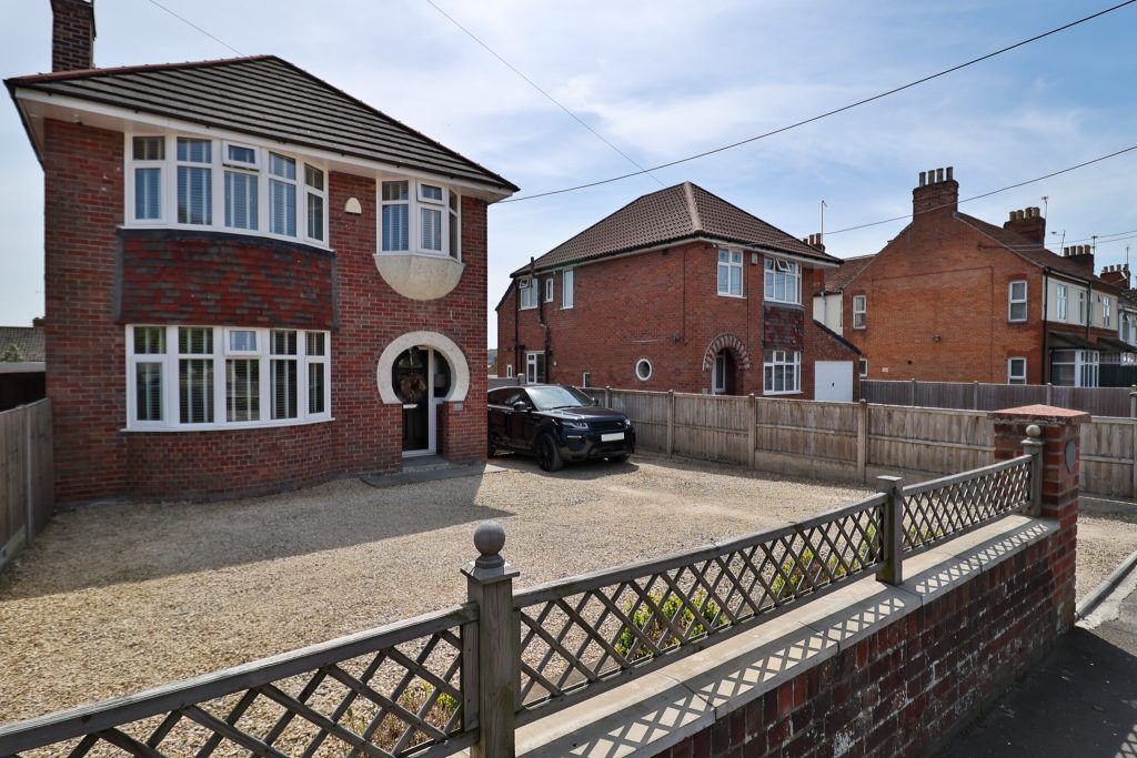 3 bed detached house for sale in Preston Road, Yeovil, Somerset BA20