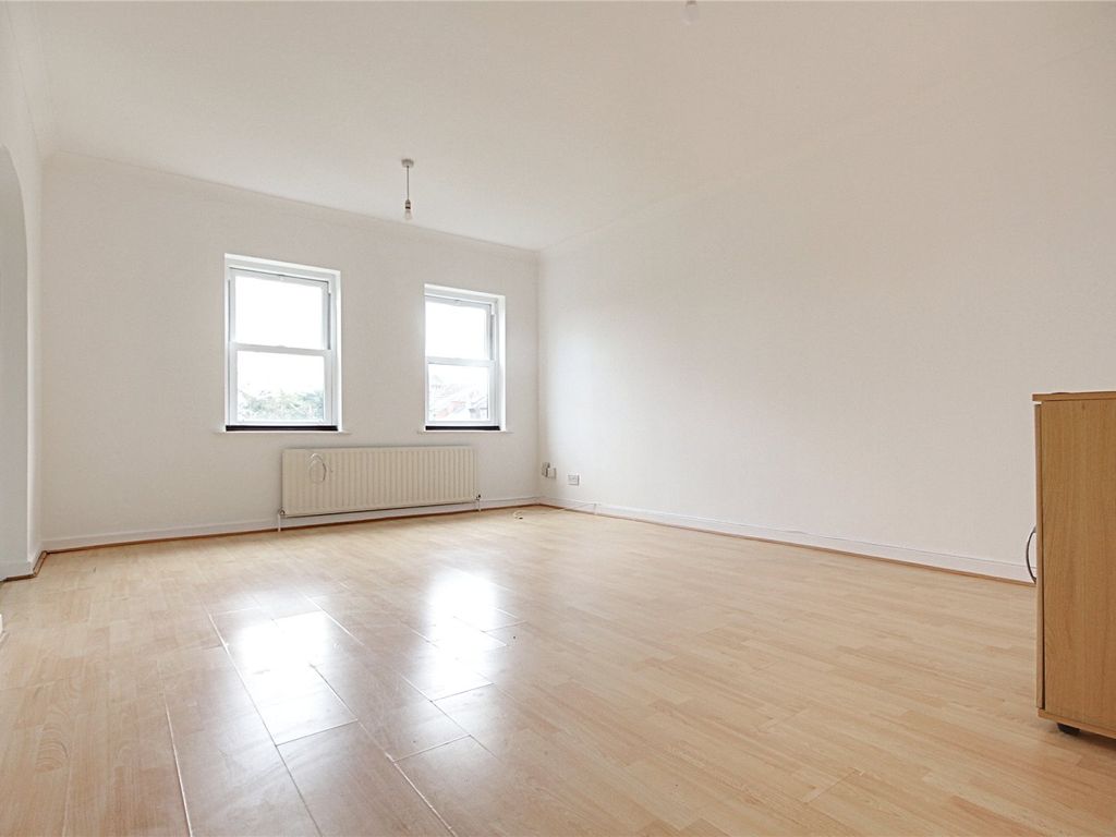2 bed flat to rent in Lodge, Chase Court Gardens, Chase Court Gardens, Enfield